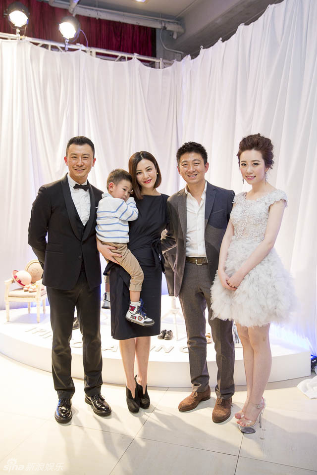 组图:刘孜全家齐亮相 富豪老公捞金不手软_高清图集_新浪网