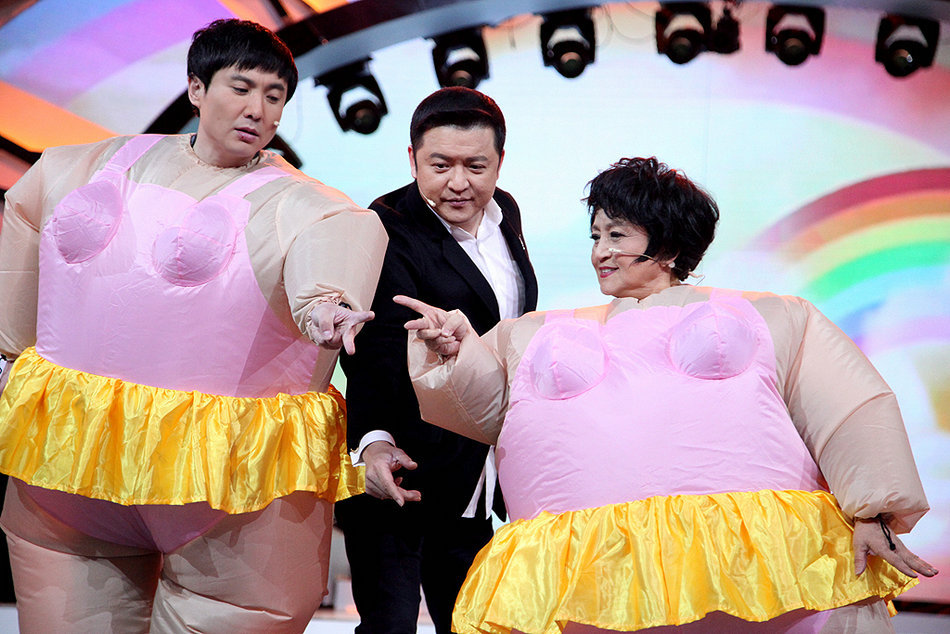 沈腾《年代秀》搞笑反串男扮女装