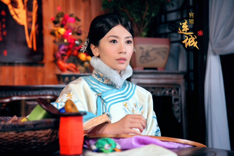 电视剧《东方战场》目前正在东北热拍,“体操皇后”刘璇在