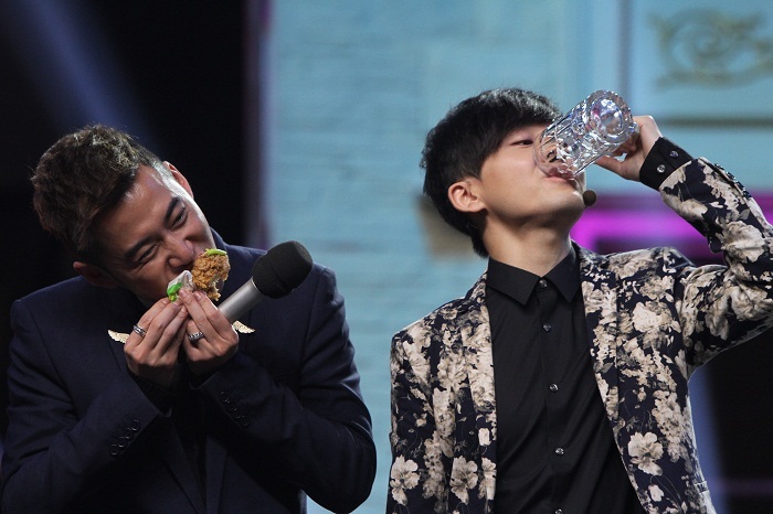 《奇舞飞扬》何炅扮牛魔王 谢娜开烧烤城