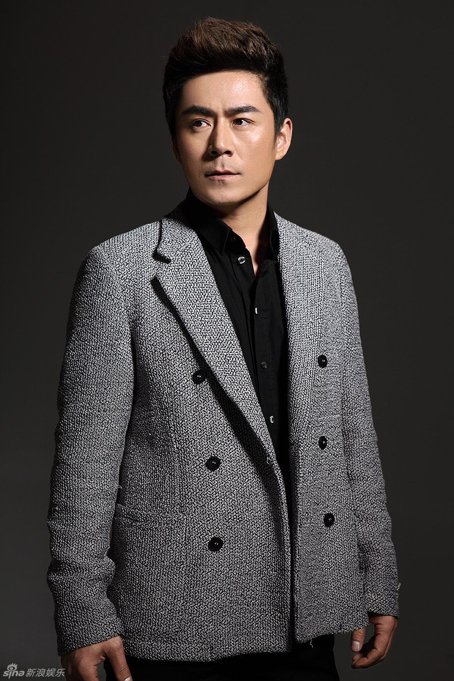 组图:常铖西装迎春来 尽显魅力熟男风范_高清图集_新浪网