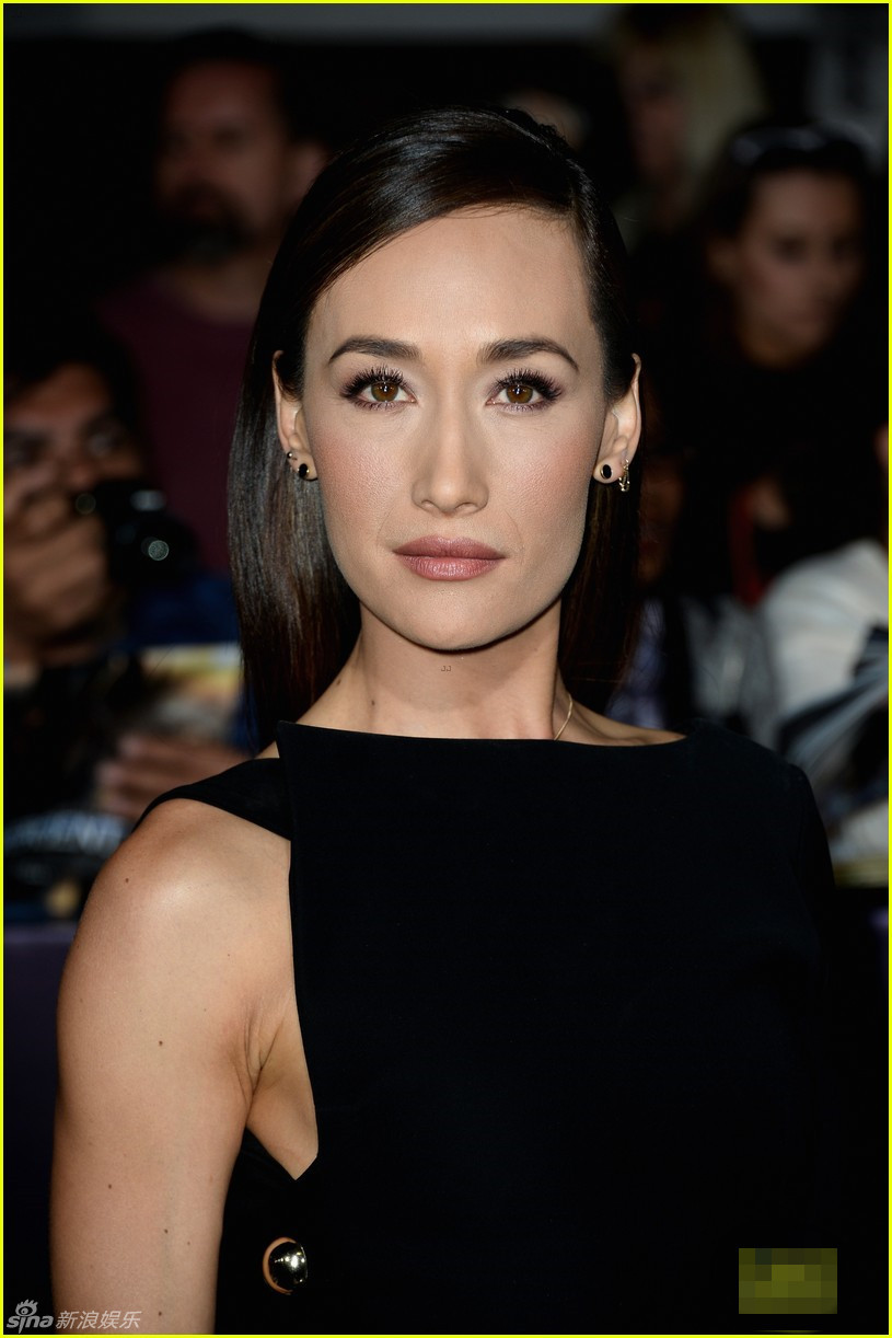 组图:maggie q裙装开叉至腰部 秀长腿性感火辣_高清图集_新浪网