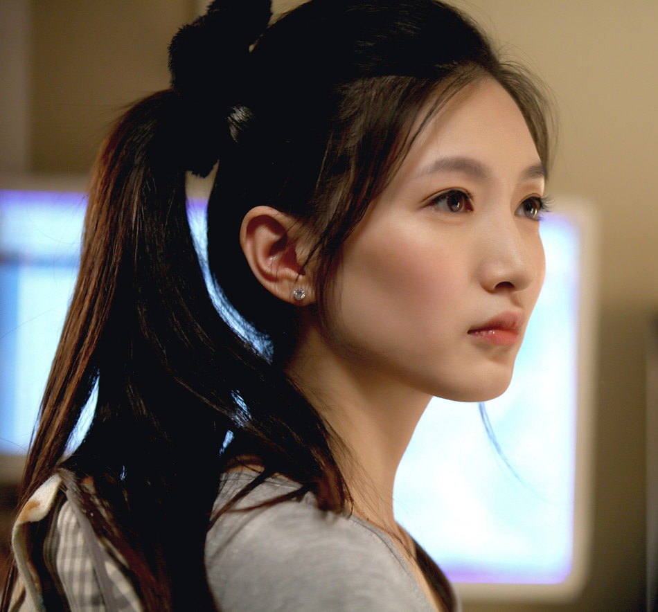 组图一仆二主江疏影剧照扮白领被赞清新