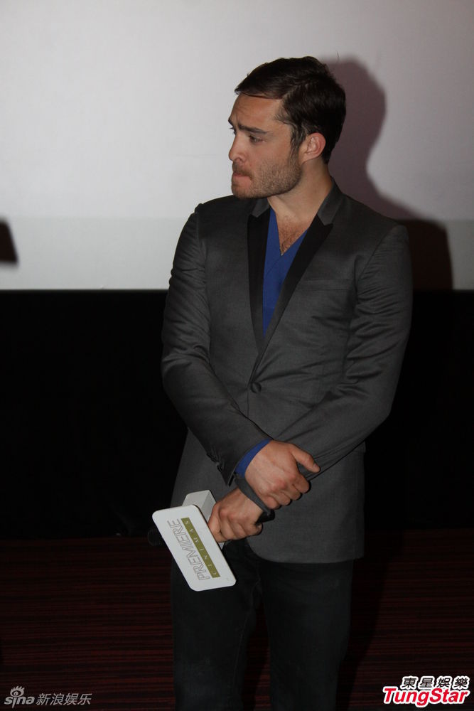 组图:《绝命航班》首映 绯闻男孩亲切会影迷_高清图集_新浪网