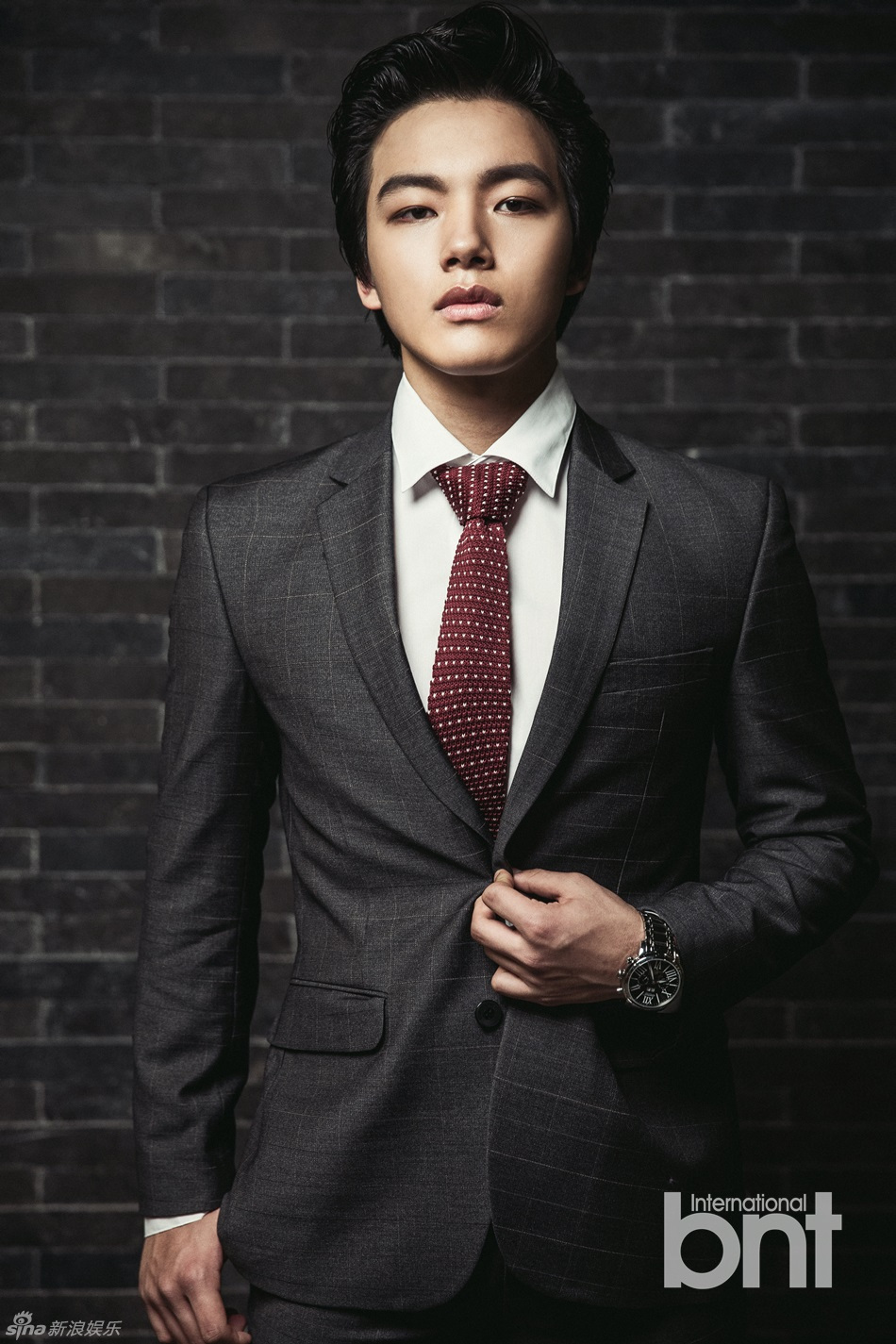 20140321明星吕珍九时尚大片游走于少年男人间高清