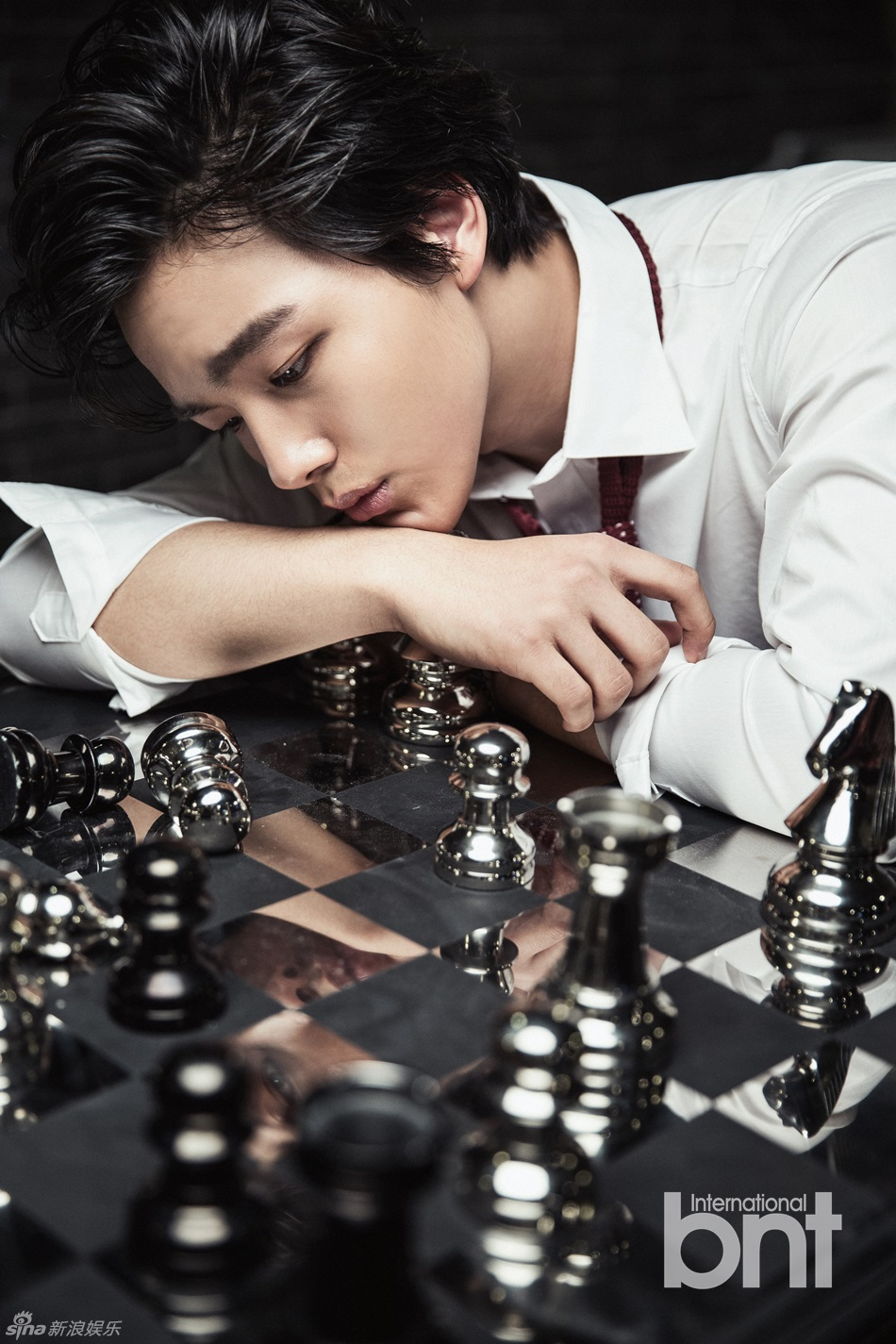 20140321明星吕珍九时尚大片游走于少年男人间高清