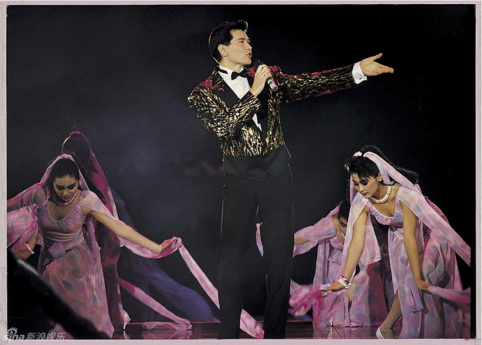 策划:费翔旧照回顾 英俊少年变性感大叔