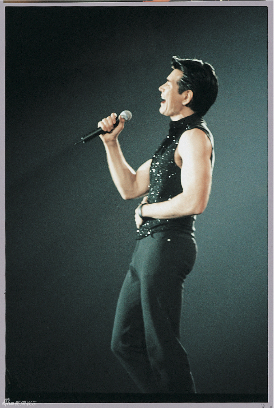 策划:费翔旧照回顾 英俊少年变性感大叔_高清图集_新浪网