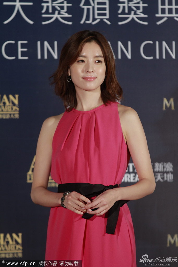 组图:韩孝珠粉裙现身红毯 美艳动人_高清图集_新浪网