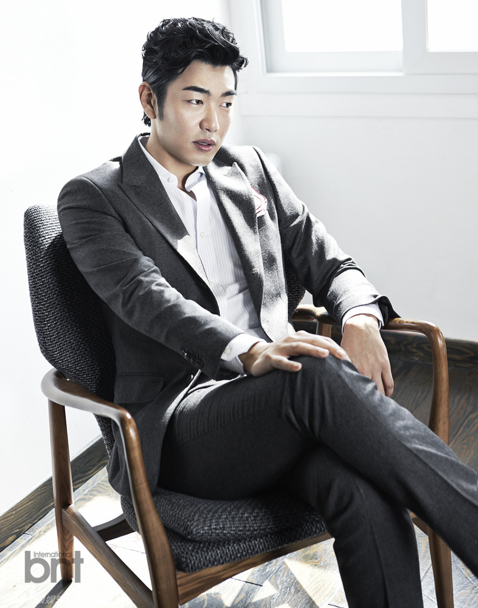 20140403明星李钟赫拍写真演绎中年品格