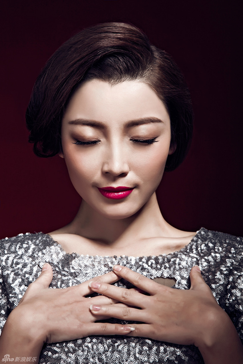 组图:高晓菲冷艳写真展优雅女人味_高清图集_新浪网