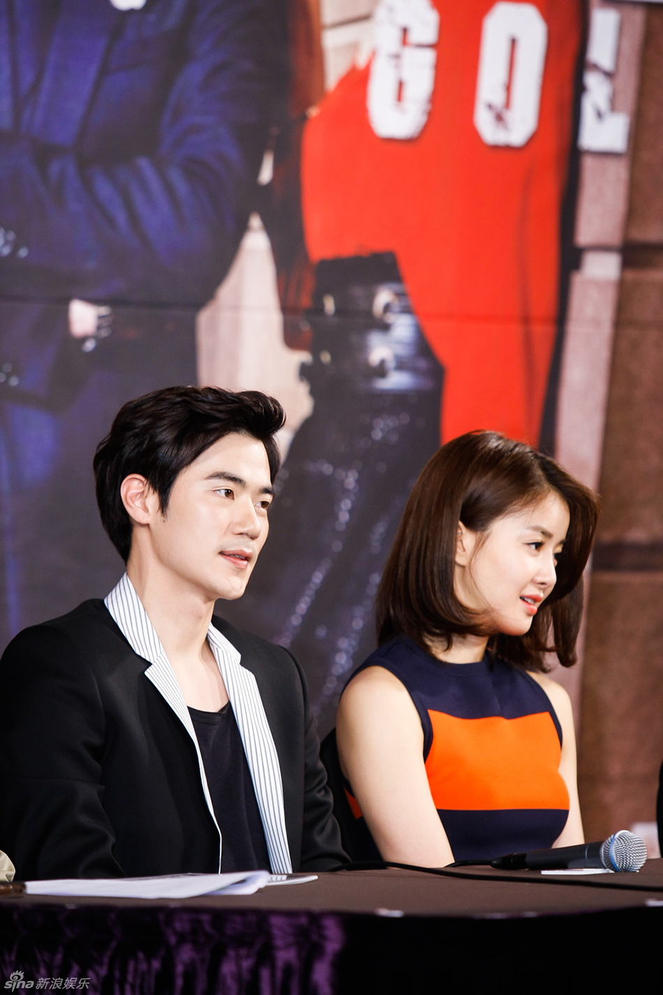 独家高清:李诗英宣传新剧秀蛮腰 韩恩贞甜美_高清图集_新浪网