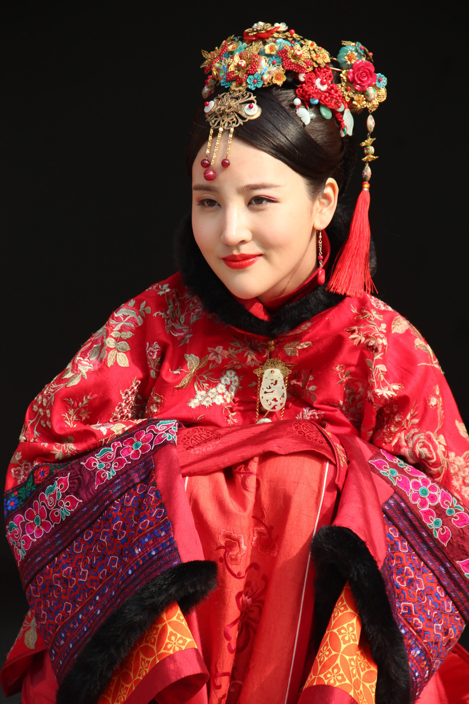 组图:刘小小《宫锁连城》华美喜服曝光