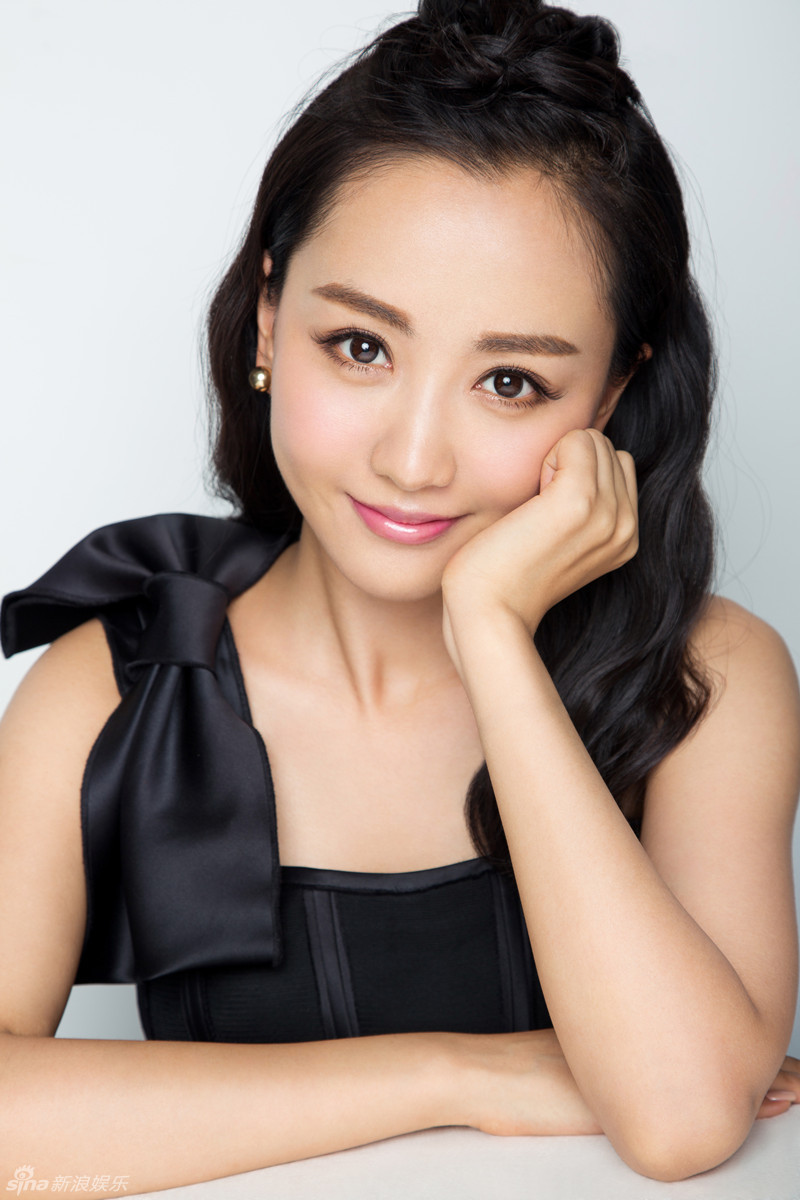 杨蓉在《宫锁连城》中饰演敢爱敢恨的佟毓秀,是一个十足的腹黑女.