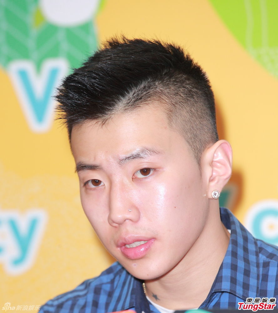 04.21】【明星】朴宰范香港出席活动 呼吁为海难祈祷 不知尼坤恋情