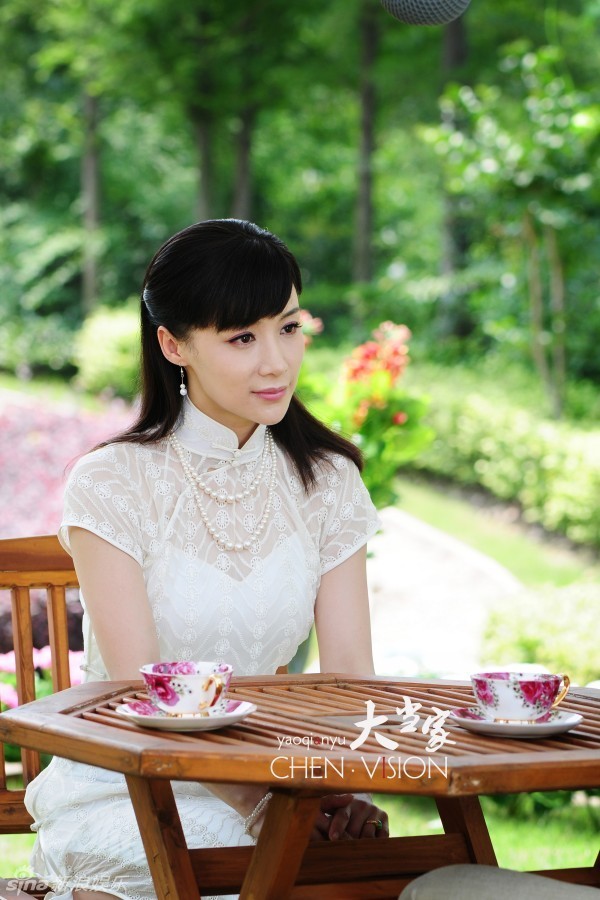 组图:姚芊羽《大当家》旗袍知性 演绎花样年华