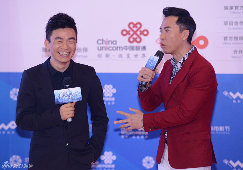 王宝强甄子丹两兄弟互拥