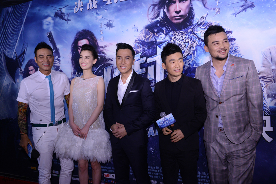 王宝强甄子丹两兄弟互拥