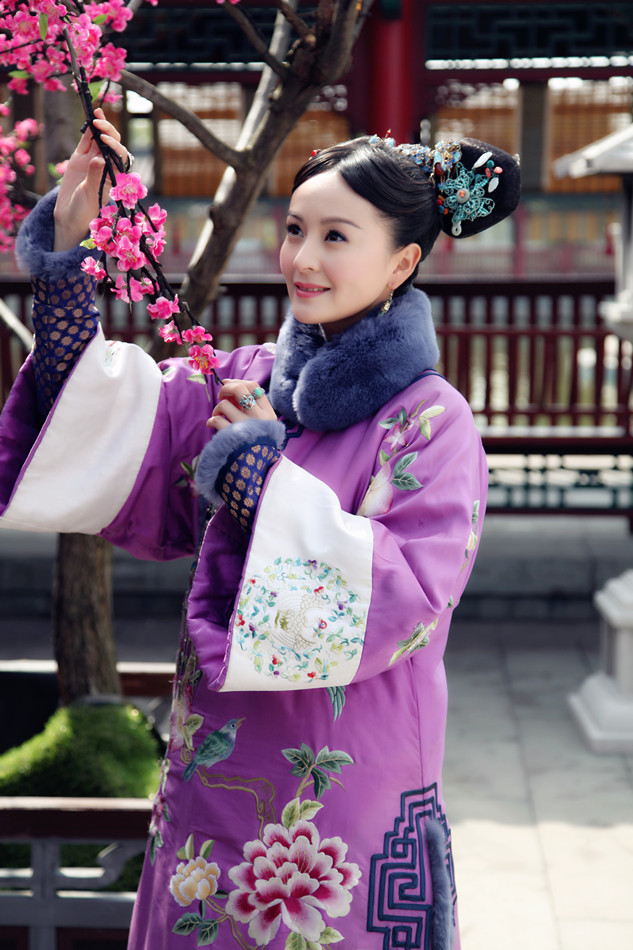 组图:戴娇倩《宫锁连城》花簇笑靥容颜