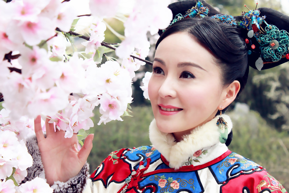 组图:戴娇倩《宫锁连城》花簇笑靥容颜