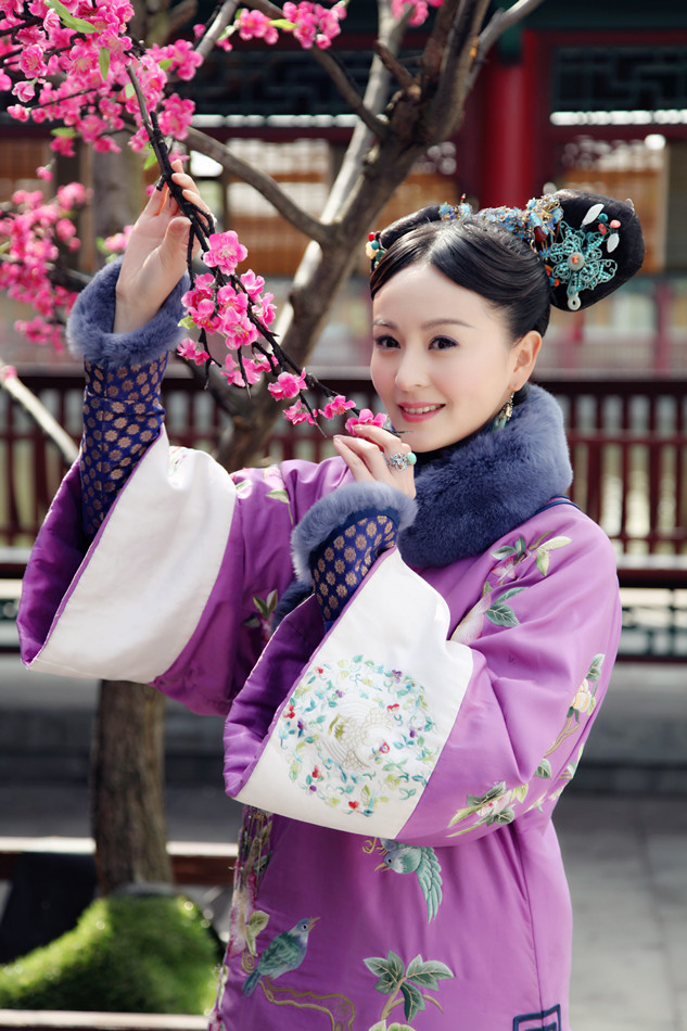 组图:戴娇倩《宫锁连城》花簇笑靥容颜