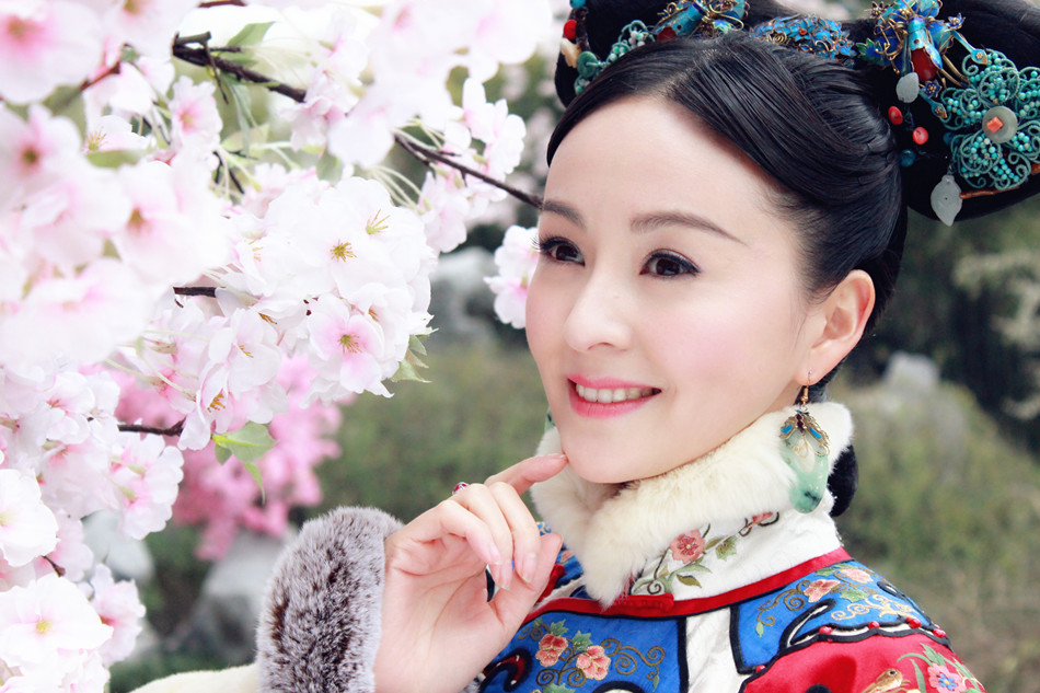 组图:戴娇倩《宫锁连城》花簇笑靥容颜