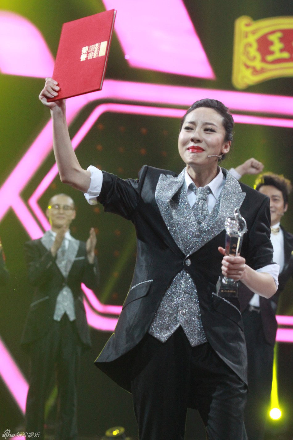 《喜剧狂》郭德纲爱徒夺冠 导师台下互掐