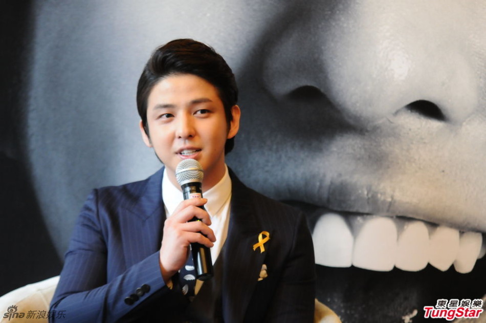 【2014.05.11】【明星】金起范来沪 西装卖萌大方秀中文