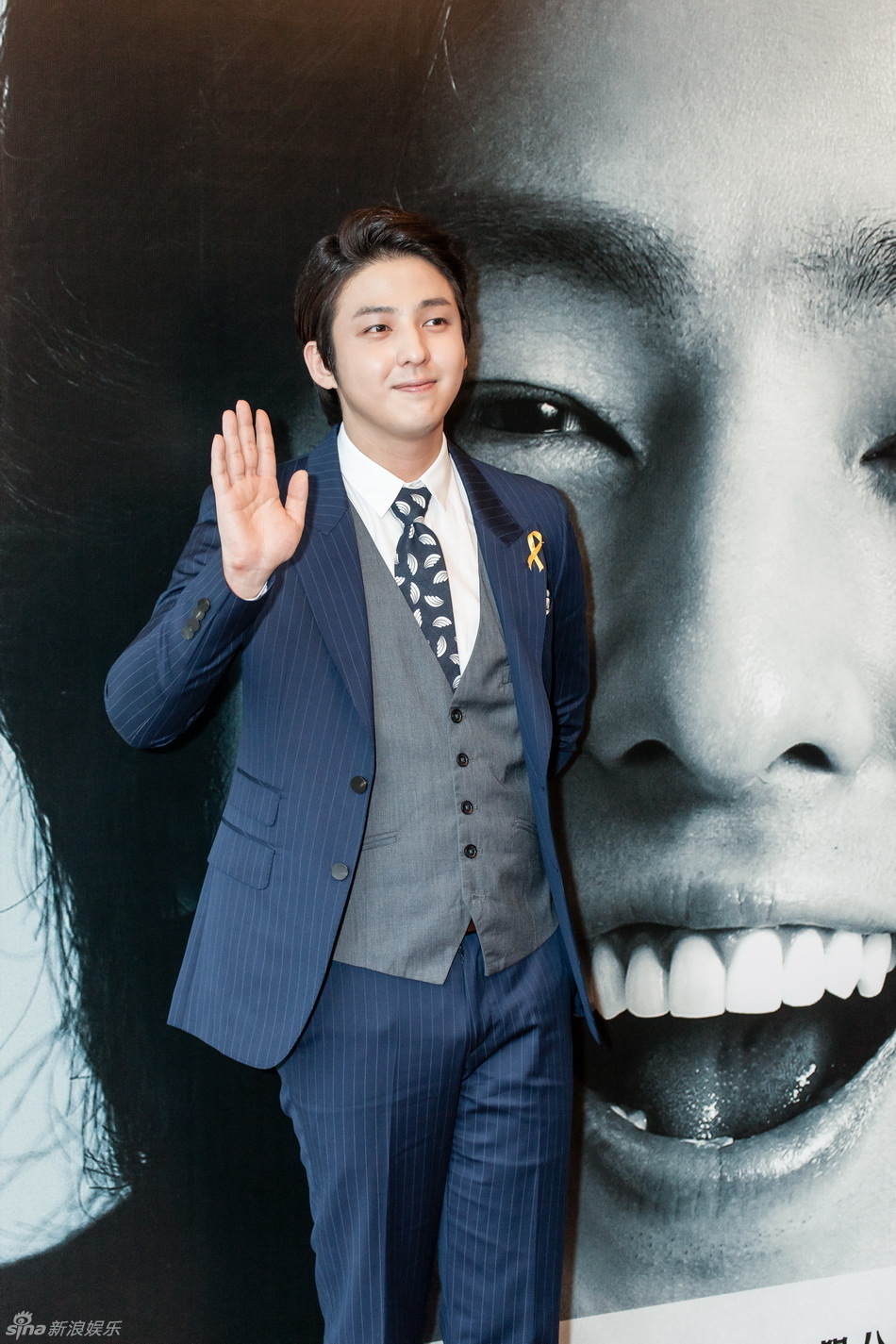 独家高清:金起范上海会粉丝 回归歌手身份催泪_高清图集_新浪网