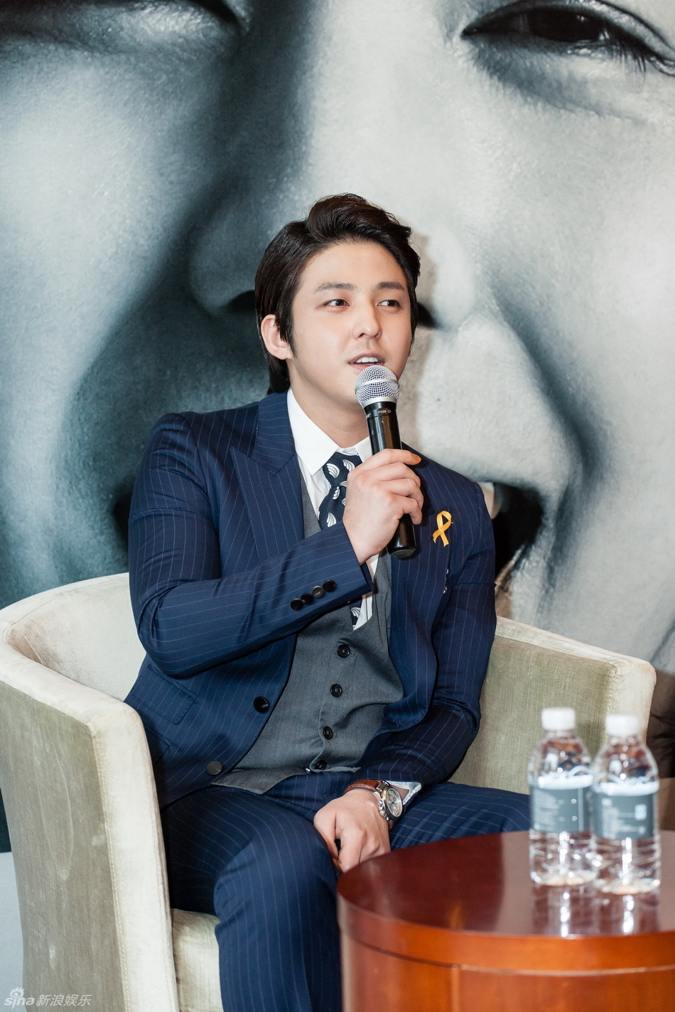 独家高清:金起范上海会粉丝 回归歌手身份催泪_高清图集_新浪网