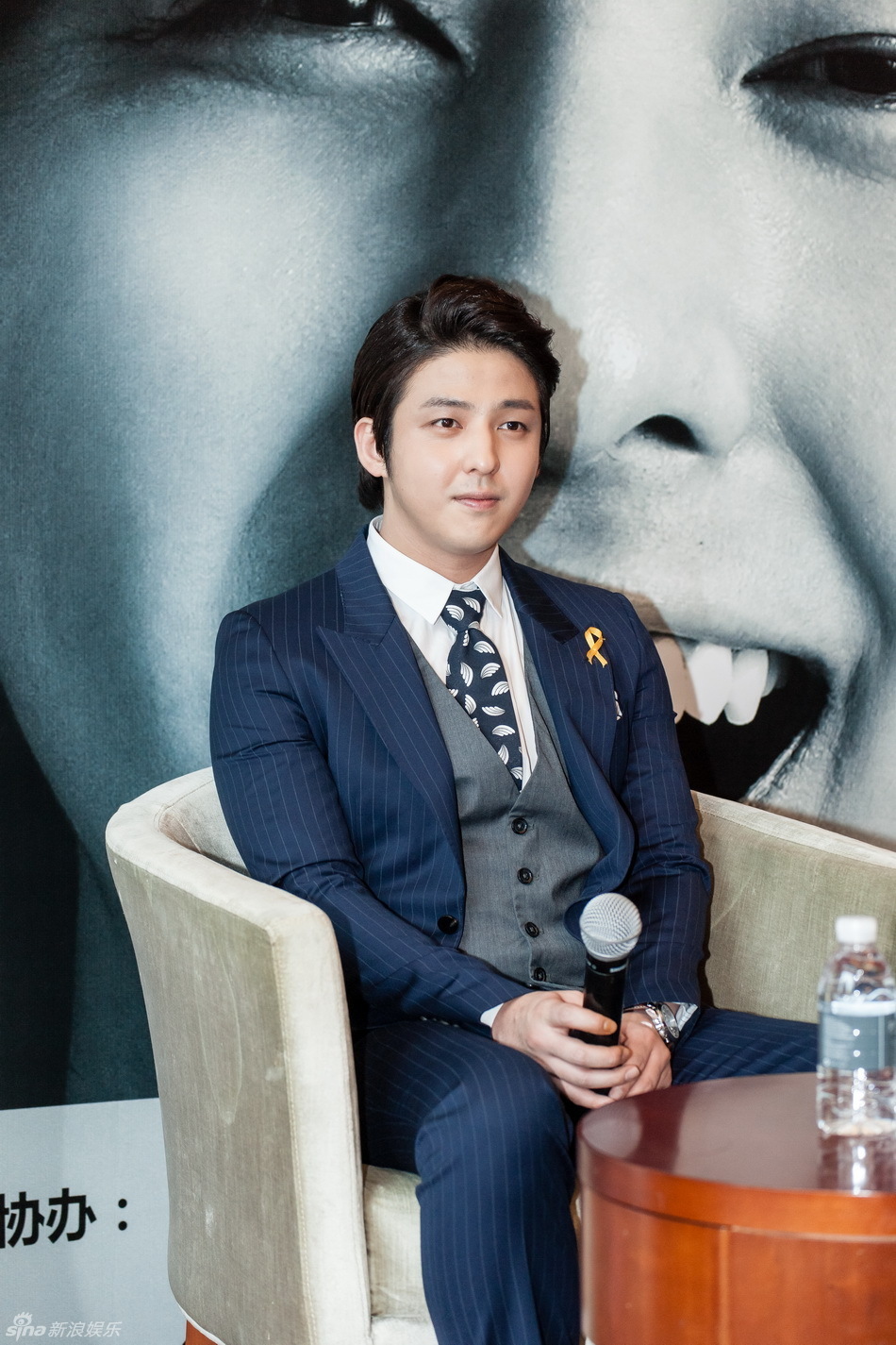 独家高清:金起范上海会粉丝 回归歌手身份催泪