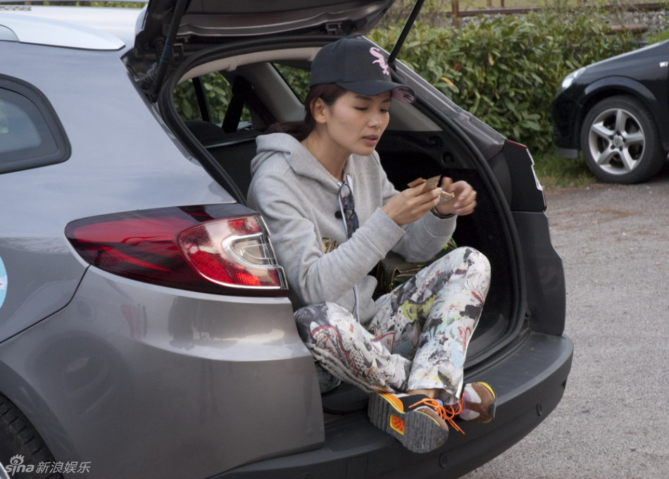 新浪娱乐讯《花儿与少年》第四期即将上演花少小分队第一次异国的自驾