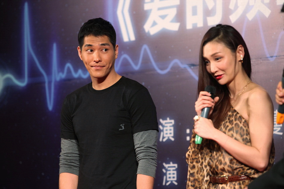 新浪娱乐讯 牛萌萌在电影《爱的频率》发布会上承认了与张默的恋情,还