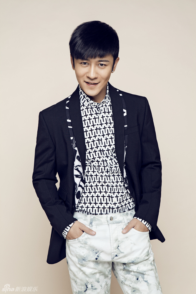 组图:林申清新混搭风 招牌笑容释放致命吸引力_高清图集_新浪网