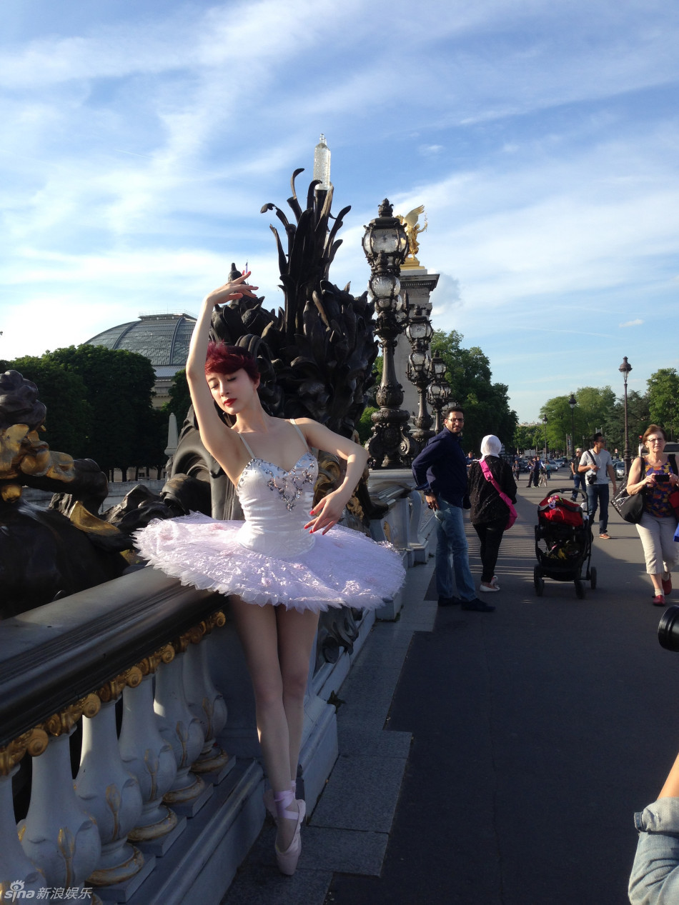金巧巧巴黎街头芭蕾舞