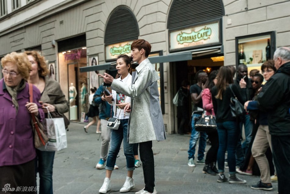 张翰下岗李菲儿当导游 郑佩佩爱女探班