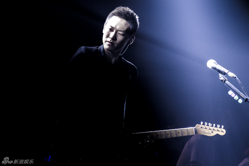 猜你喜欢 14 / 24 新浪娱乐讯 5月23日,梁博"新的"演唱会在北京世纪