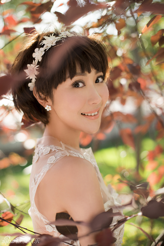 刘芷汐甜美写真 清新可人夏日味道