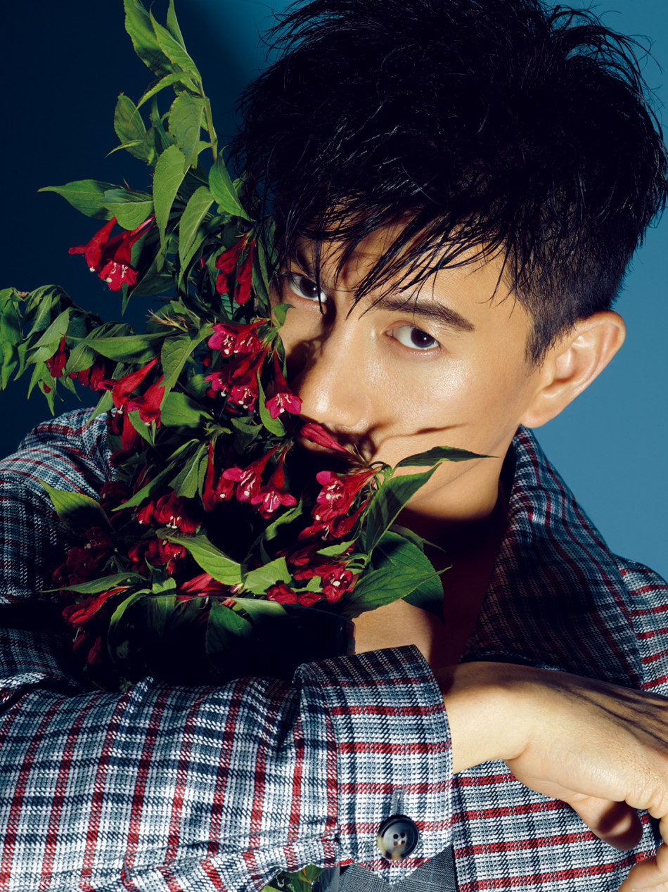 组图:吴奇隆登杂志封面 活力四射展偶像魅力_高清图集_新浪网