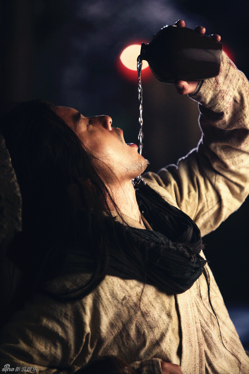 组图:高昊《美人如画》颠覆演绎潦倒醉汉