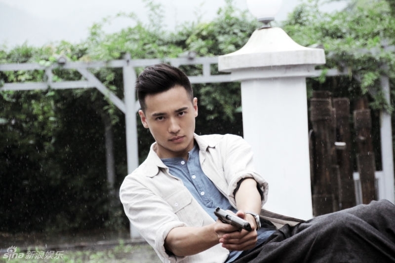 新浪娱乐讯《刀影》卫视热播,高云翔饰演的彭天戈重情义,眼神中透着