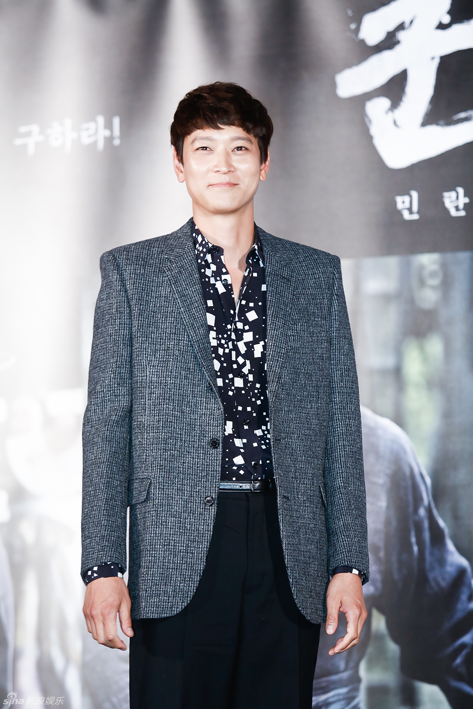 姜东元, 河正宇,李成民,马东锡等主演以及尹钟彬导演出席现场.