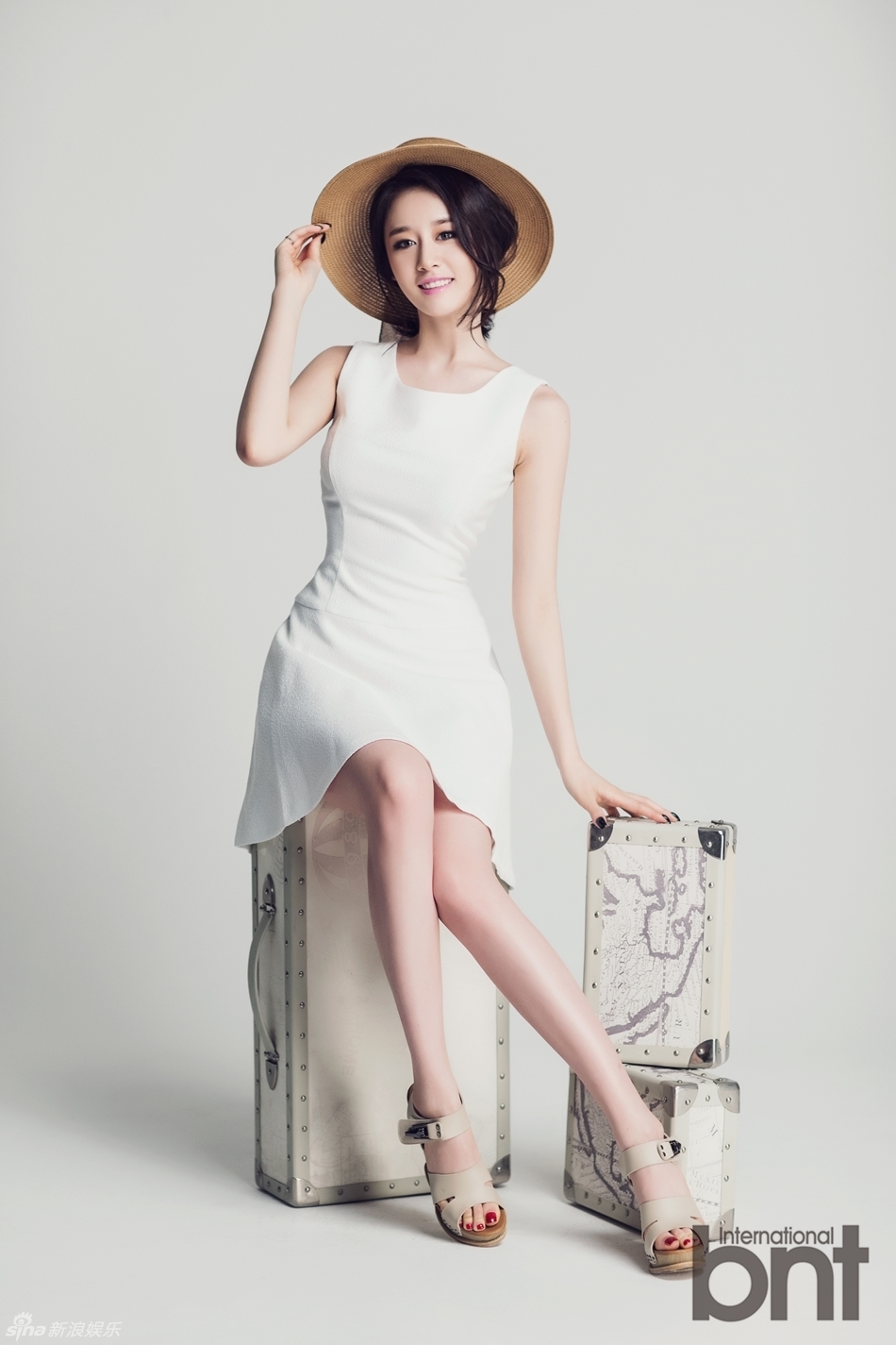 组图:t-ara智妍写真 紧身牛仔秀性感身材