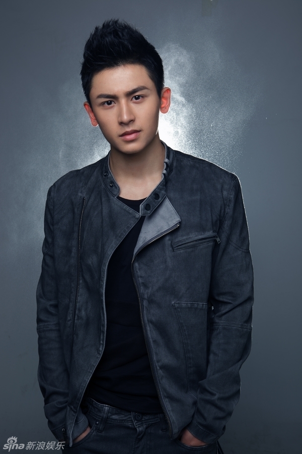 组图:张哲瀚写真鬼马可爱又刚毅帅气