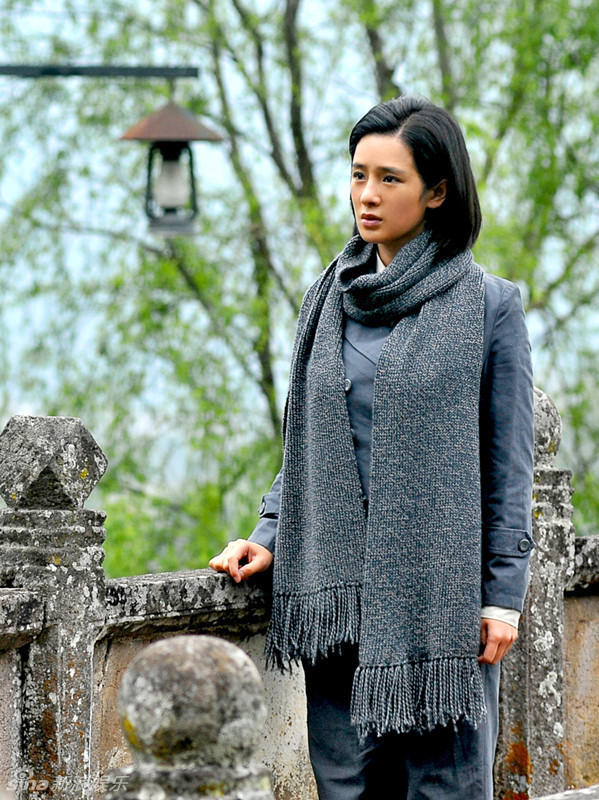 组图金战曝剧照周显欣饰才貌双全女战士