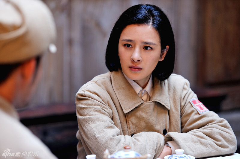 新浪娱乐讯金融谍战大剧《金战》近日曝光一组剧照