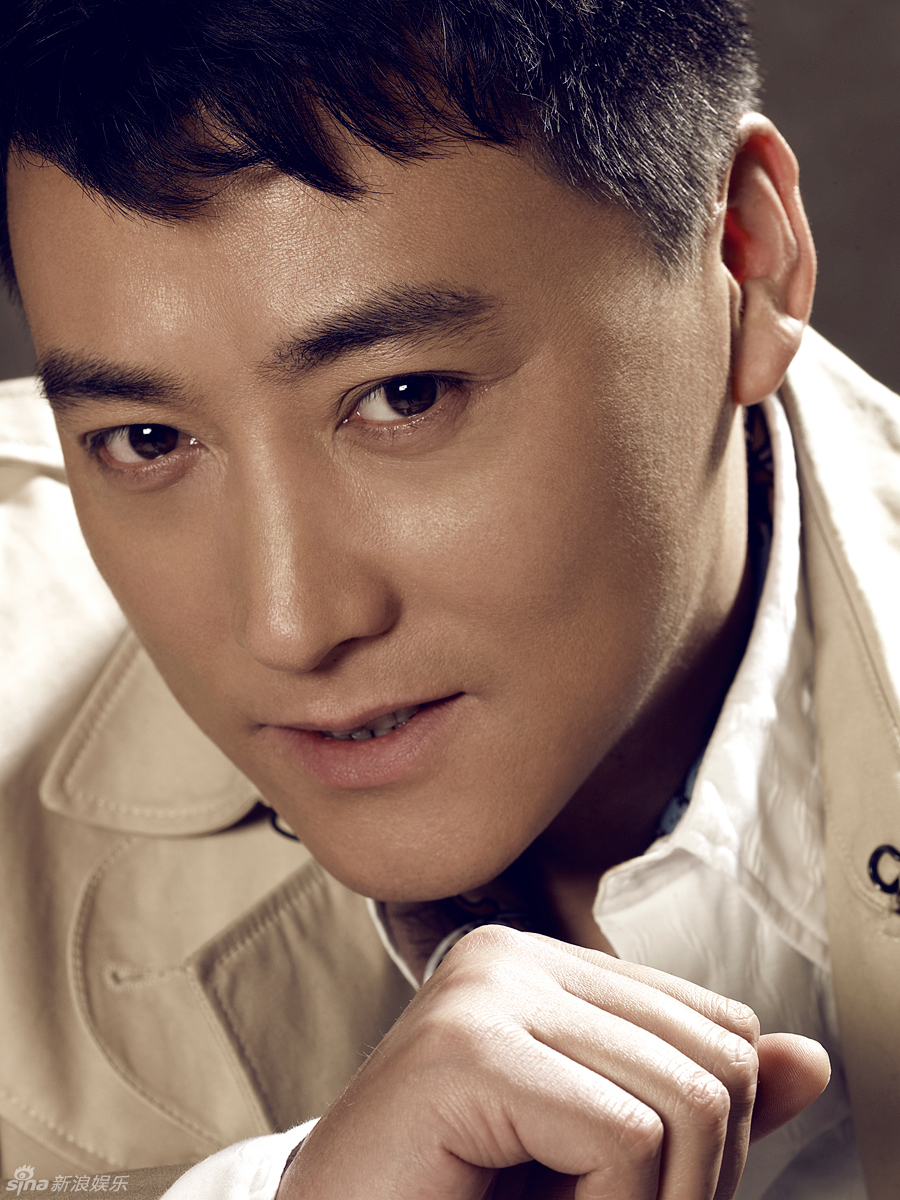 组图刘小锋西装写真展现绅士风度