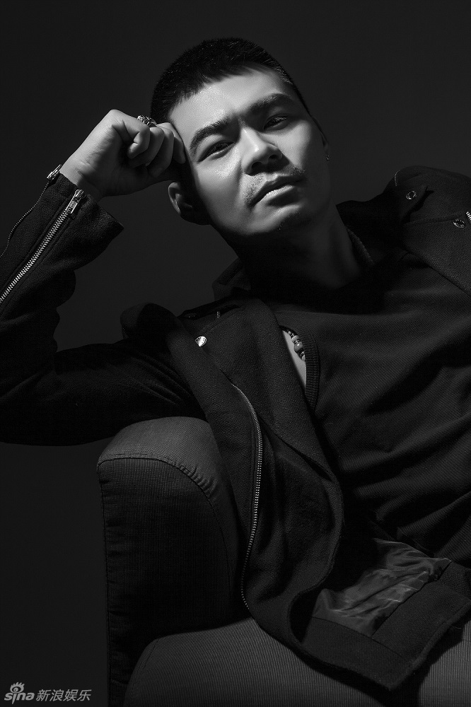 组图:王冠淇最新时尚写真尽显男儿本色_高清图集_新浪网