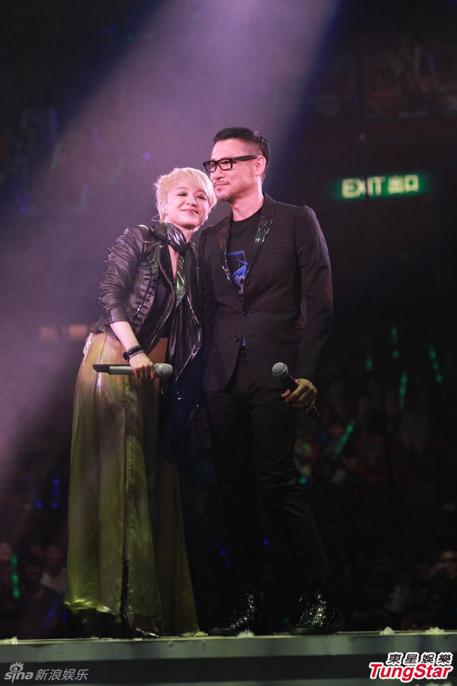 组图:陈慧娴张学友亲吻无顾忌 演唱会变老友会_高清图集_新浪网