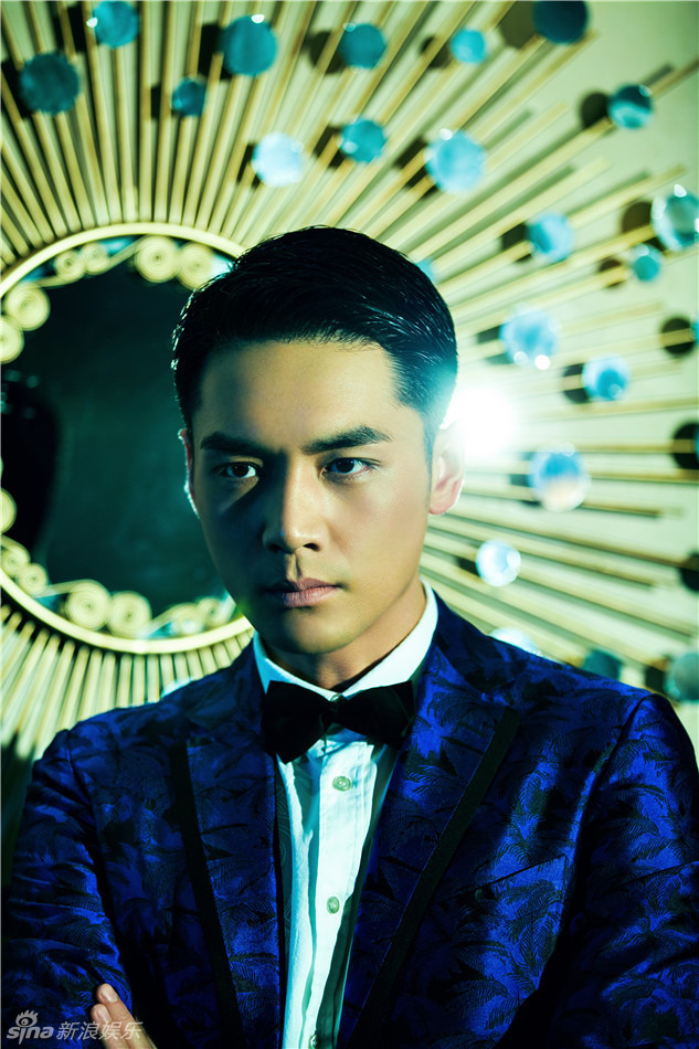 组图:霍政谚写真 幽蓝魅惑贵公子